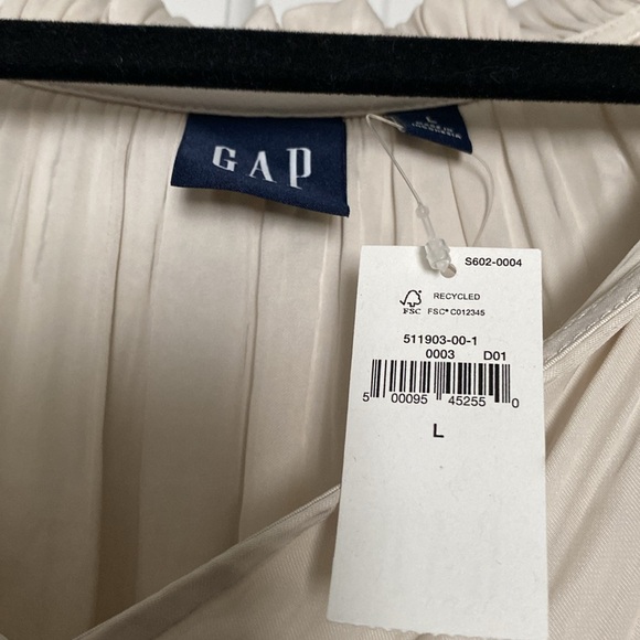 Smooth fabric off-white shirt from GAP; new with tags! - Picture 5 of 6